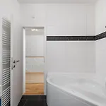 Beautiful In קוסטרנה