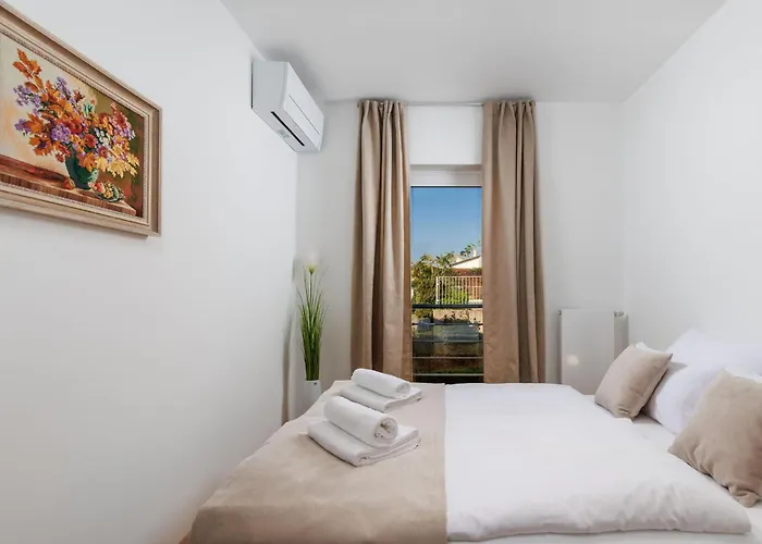 Stunning In Apartamento Kostrena